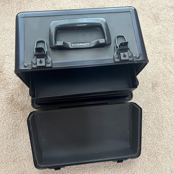 MAC Cosmetics Professional Makeup Train Case - Picture 5 of 8